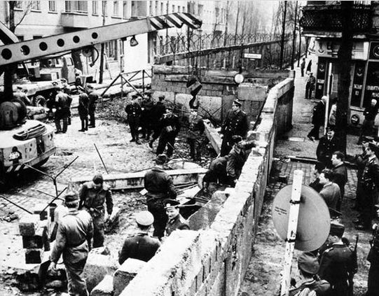 بناء جدار برلين 1961