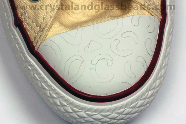 كيف تضيفين تصميم الليبورد ( الفهد المنقط ) بكريستالات ملونة على حذائك ! (5)