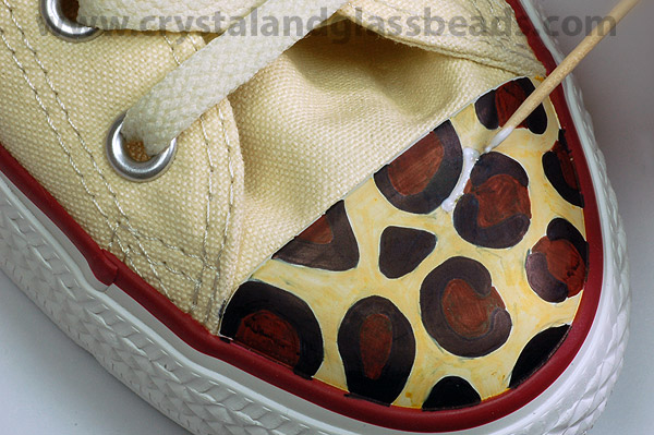 كيف تضيفين تصميم الليبورد ( الفهد المنقط ) بكريستالات ملونة على حذائك ! (7)