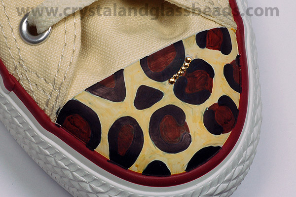كيف تضيفين تصميم الليبورد ( الفهد المنقط ) بكريستالات ملونة على حذائك ! (9)