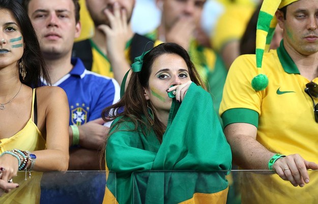 ردة فعل مؤلمة لمشجعي منتخب البرازيل بعد خسارتهم الفادحة أمام ألمانيا (3)