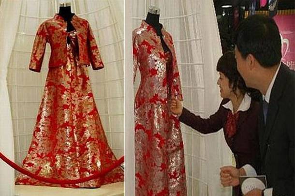 فستان مصنوع من البلاتين والذهب يبلغ ثمنه 250.000 دولار