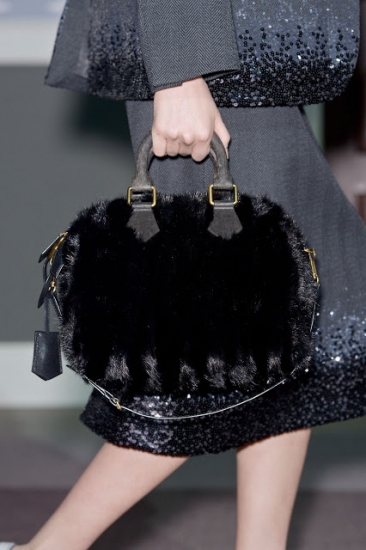 Louis-Vuitton-Fall-2013-Bags-39
