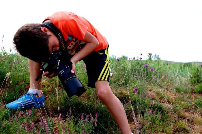 طفل عمره 9 أعوام يفوز بلقب أفضل مصور للحياة البرية ! (10)