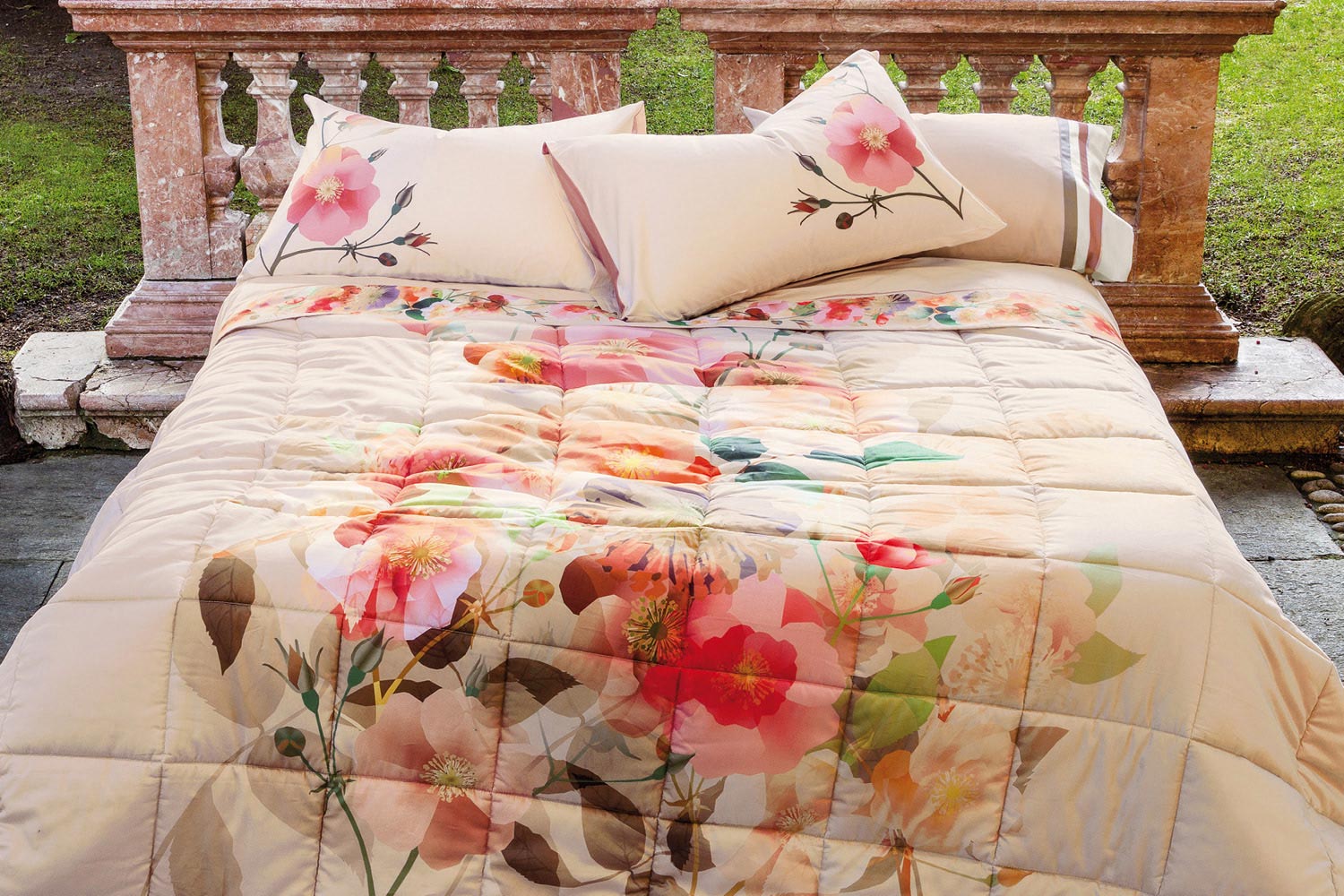 أغطية سرير بطبعات الورود