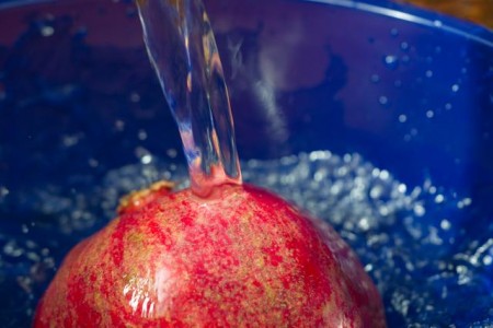 4-astuces-pour-nettoyer-vos-fruits-et-legumes-des-pesticides-eau-salee-450x300