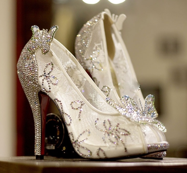 حذاء زفاف مطرز