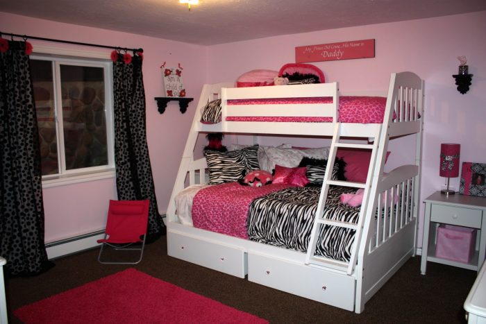 سرير لغرف البنات بطابقين