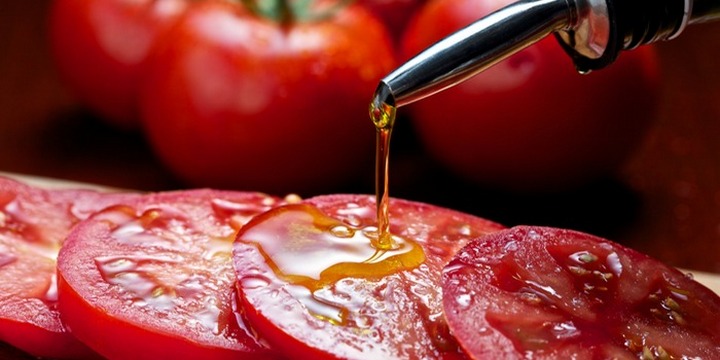 الطماطم مع زيت الزيتون