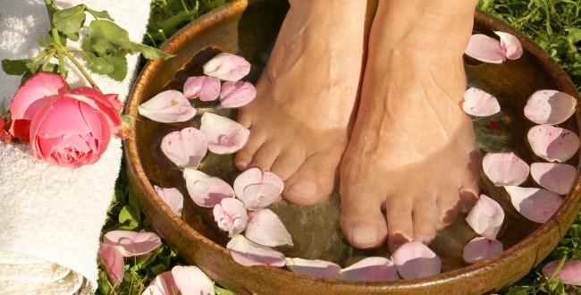 foot-bath_foot_feet_pedicure_wellness-650x330