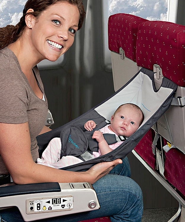 مقعد خاص للطيران يضمن راحة الطفل
