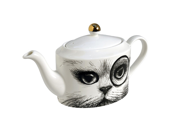 إبريق شاي على شكل قطة