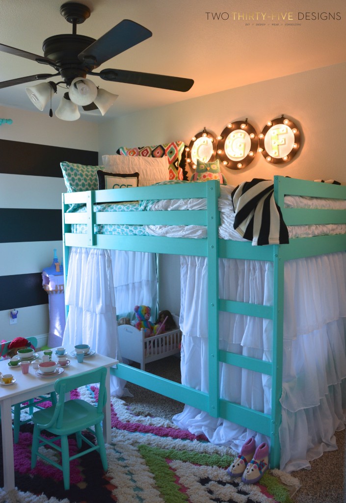 غرفة نوم بألوان زاهية