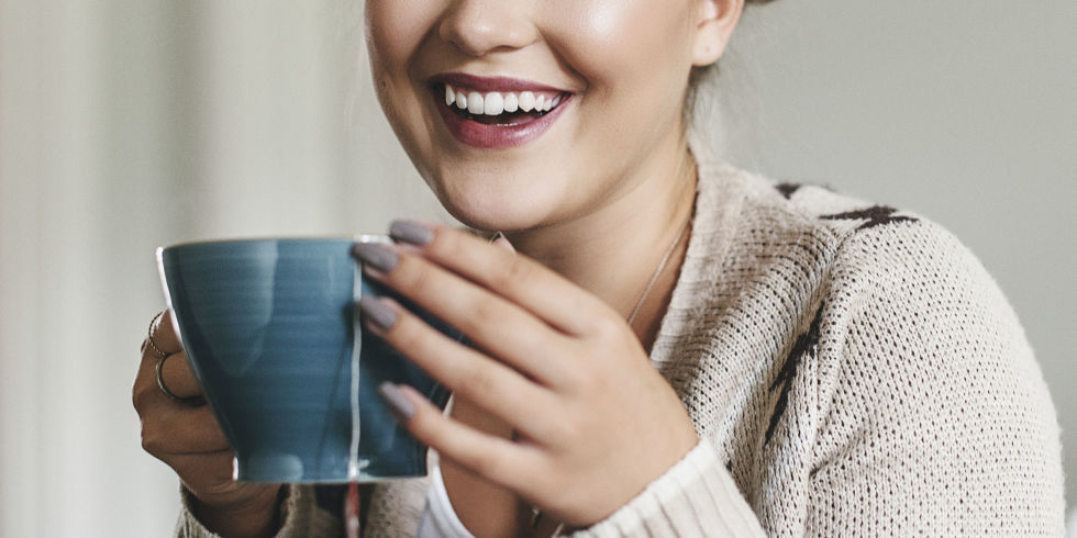 دراسة تكشف أن الشاي الأسود يقوي مينا الأسنان و يمنع التسوس