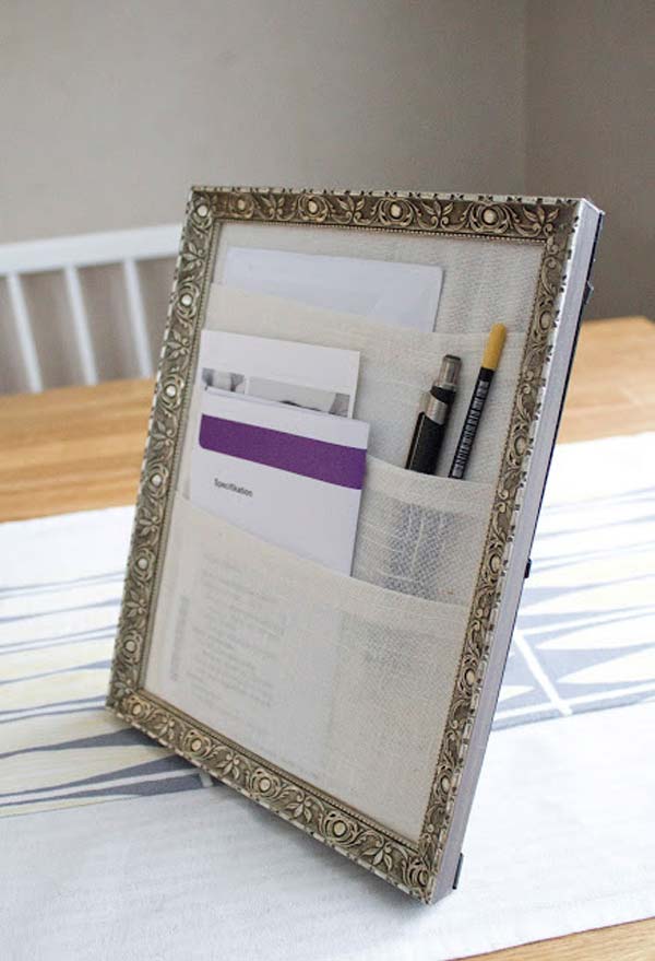 ways-to-use-old-pictures-frames-into-home-15