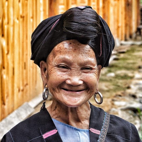 سر نساء قرية هوانغلو الصينية للشعر الطويل 