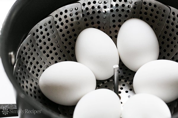 طريقة تبخير البيض بدل السلق