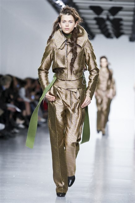 العرض الشتوي لأزياء أنطونيو بيراردي بلمسات مبتكرة