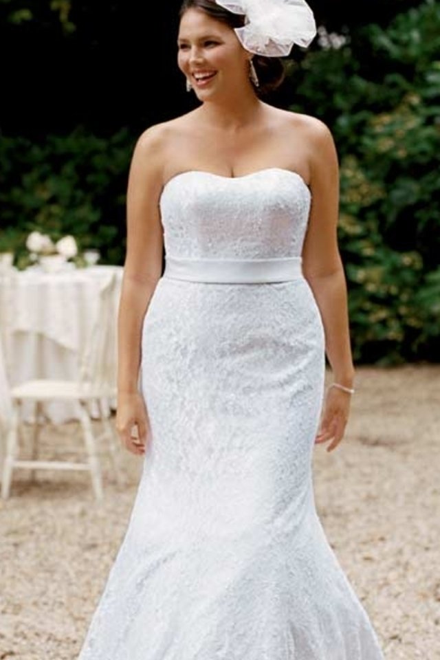 طريقة اختيار فستان حفل زفاف يساعد على إخفاء ترهلات البطن