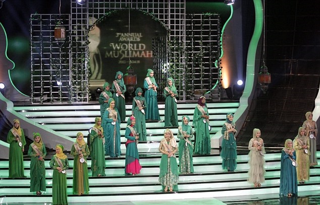صور لمسابقة ملكة جمال العالم الإسلامي 