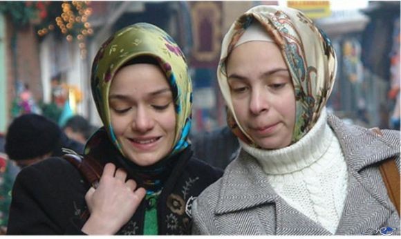 إيران: الروسيات بمحطة بوشهر يتقاضين علاوات لارتداء الحجاب