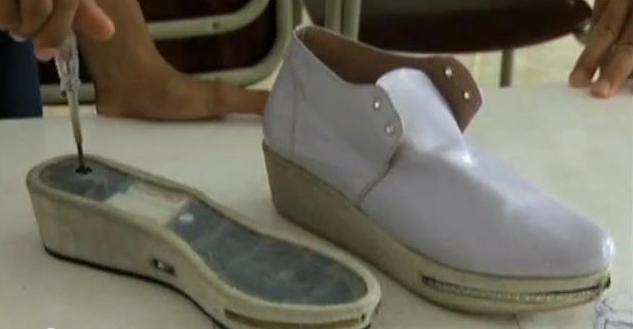 حذاء مضاد للتحرش الجنسية من اختراع طفل اندونيسي 