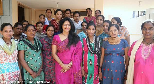 Dr Nayna Patel مع الامهات 