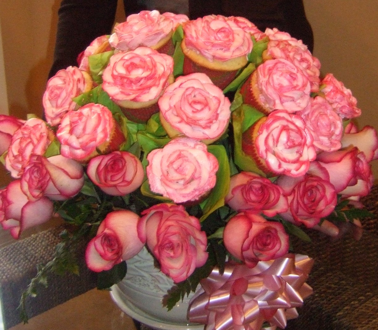 Roses-Cupcakes-Bouquet
