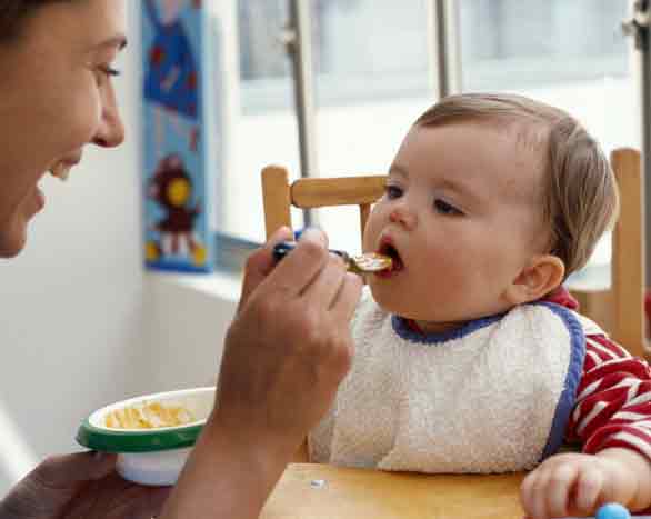 دراسة بريطانية : تناول الوجبات الجماعية يحسن سلوك الطفل الغذائي
