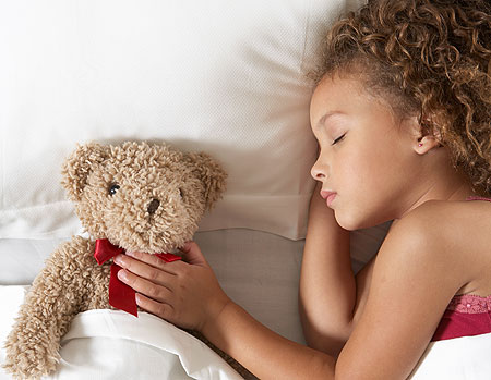 كيف تُنمّين عادات نوم جيدة لطفلك؟ 