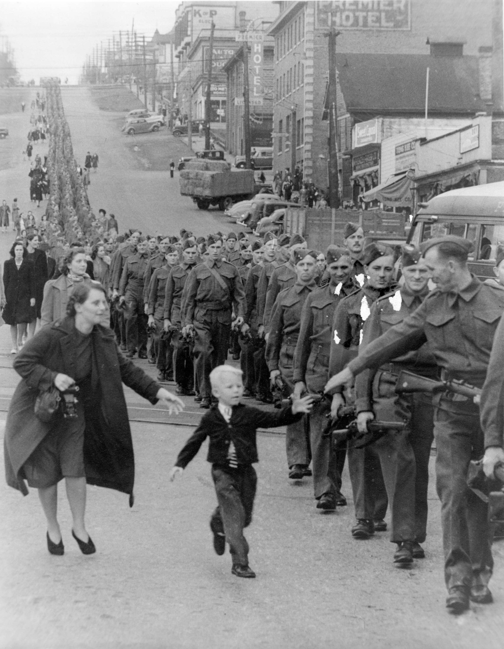 (ابي انتظرني) في مسيرة جنود بريطانيا  1940