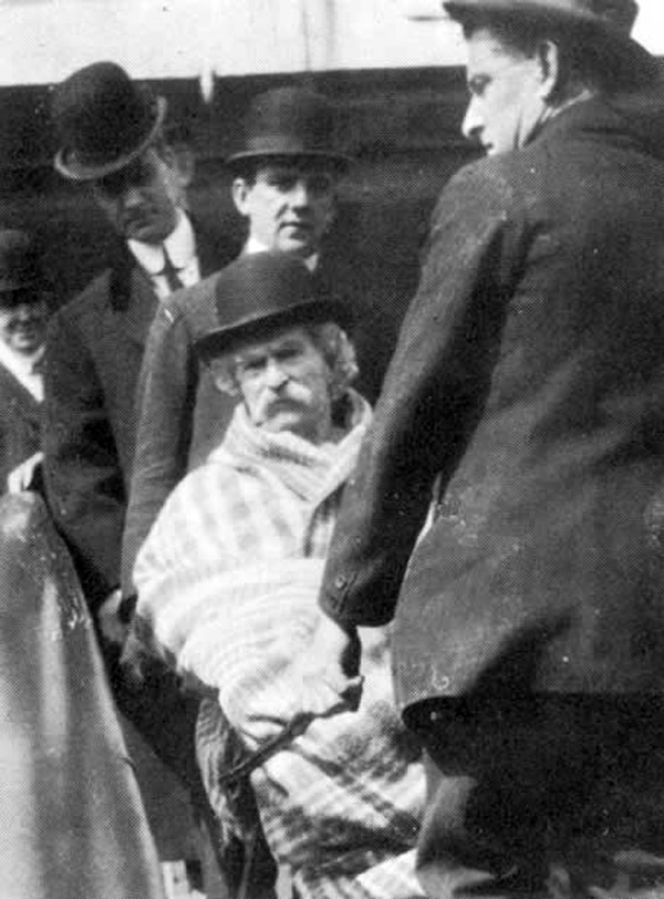 اخر صورة لمارك توين تم التقاطها في في ابريل نيسان 1910