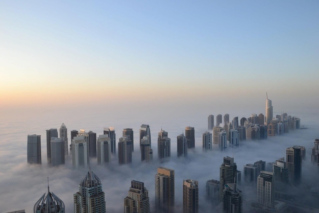 السحاب يغطي مدينة دبي