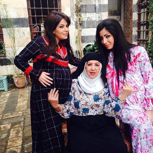 الممثلة القديرة هدى شعراوي تتوسط الممثلتين ليليا الاطرش وراما الراشد