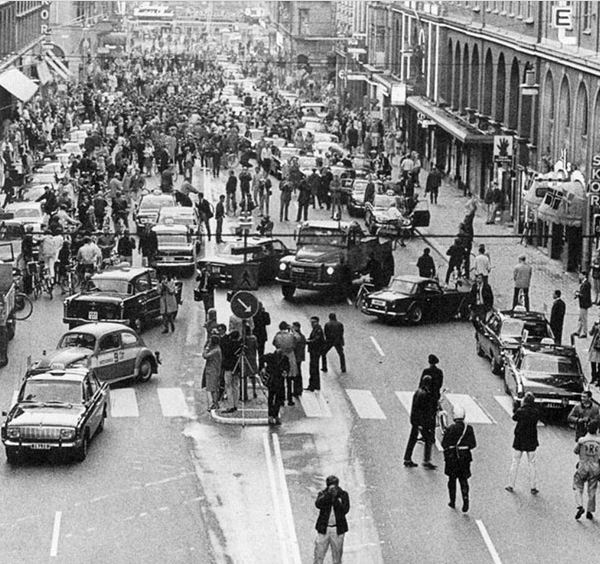 اول يوم بعد تغيير السويد القيادة من اليمين الى اليسار 1967