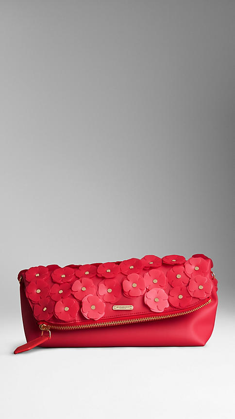 حقائب الورود الجديدة للسهرات المسائية من بربري - Burberry (2)