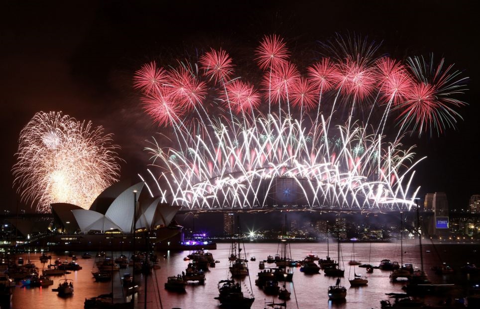 صور وفيديو لاحتفالات العالم بعام 2014 