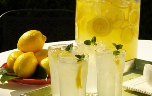عصير ليمون مع زنجبيل