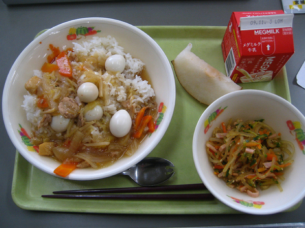وجبات غداء طلاب المدارس اليابانية تحتل المرتبة الأولى صحياً ! (4)